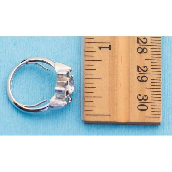 Vintage Snow Princess Ring by Avon - Size 4 - N28 - Picture 3 of 3